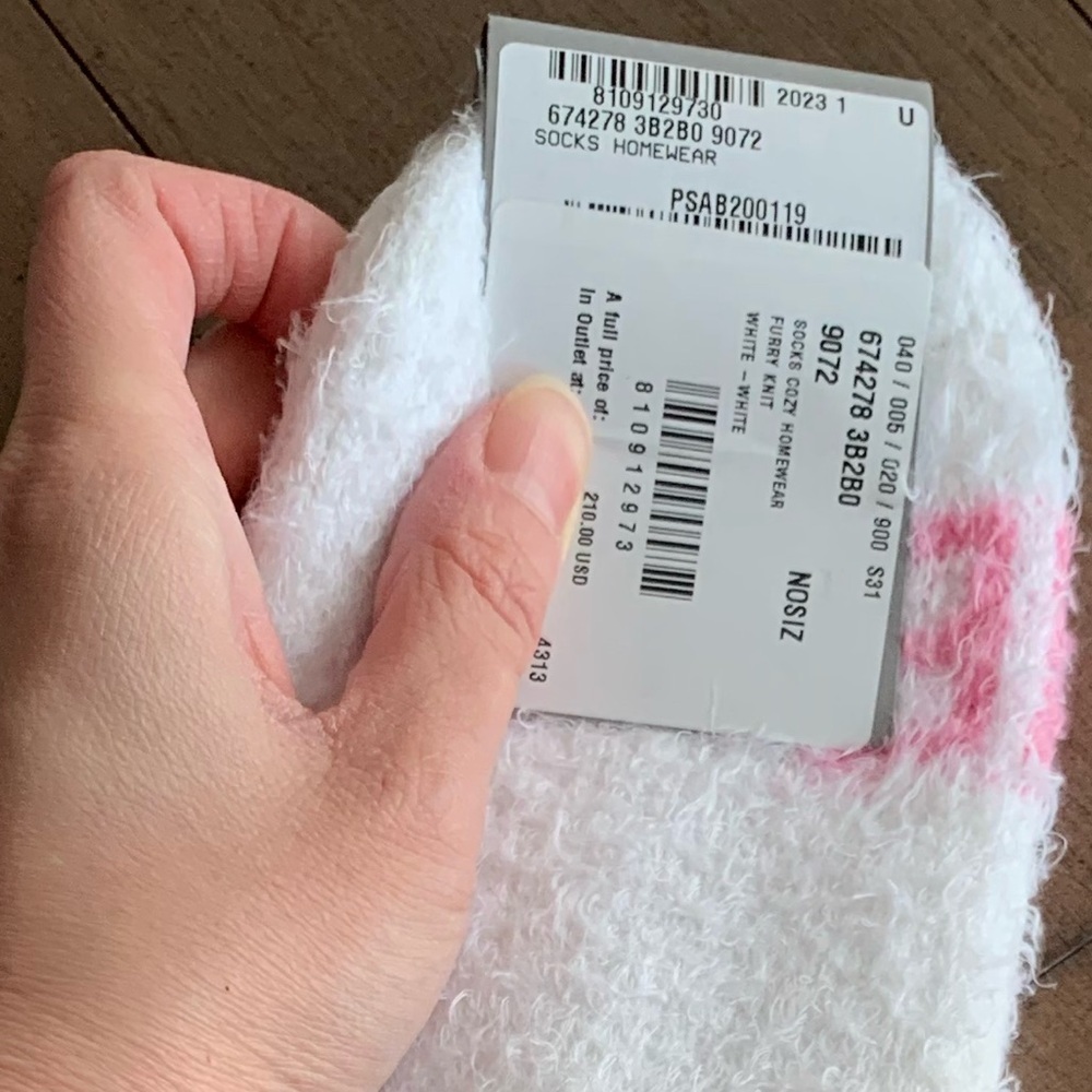 BALENCIAGA homewear fuzzy socks white pink logo NWT - Picture 5 of 6